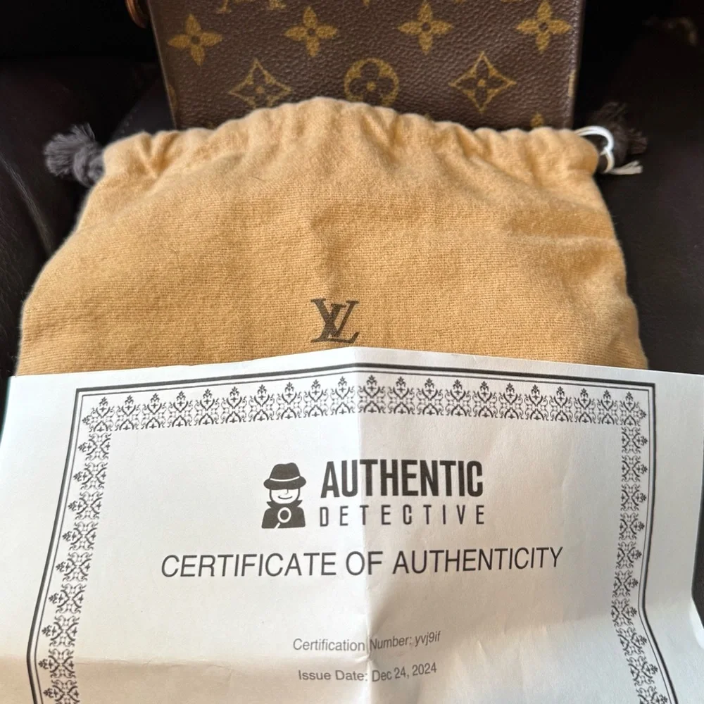 Louis Vuitton Toiletry Bag/Pouch Size 15 w/COA. FREE SHIPPING!